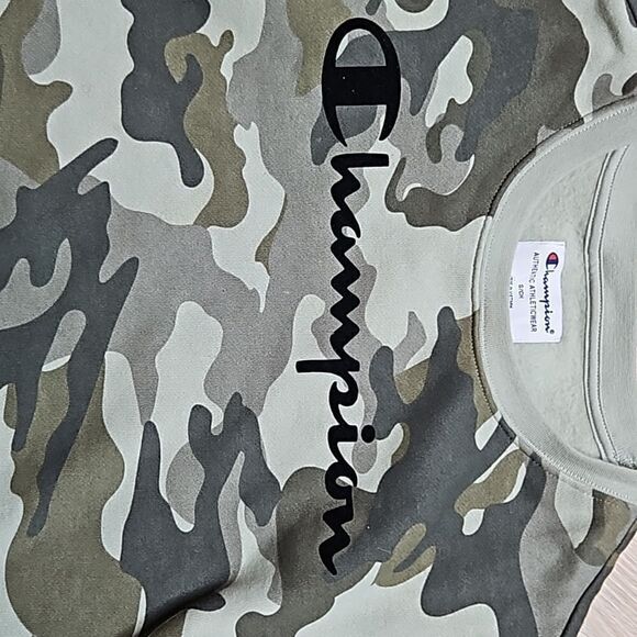 Champion Camo Sweatshirt Size Small (PreOwned) - Picture 2 of 4